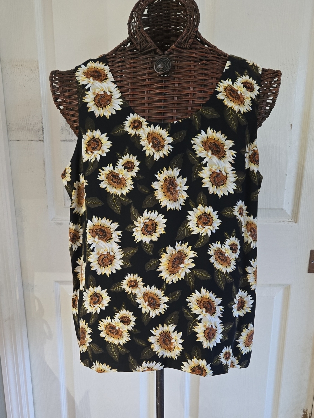Preston & York Black Sunflower Print Tank Top-Size L